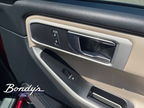 Used 2021 Ford Explorer XLT RWD image 19