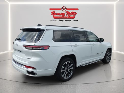Used 2024 Jeep Grand Cherokee L Overland w/ Advanced Protech Group III AWD/4WD image 5
