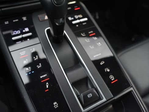 Certified 2022 Porsche Macan S AWD/4WD image 25