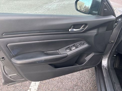 Used 2025 Nissan Altima 2.5 SV image 20