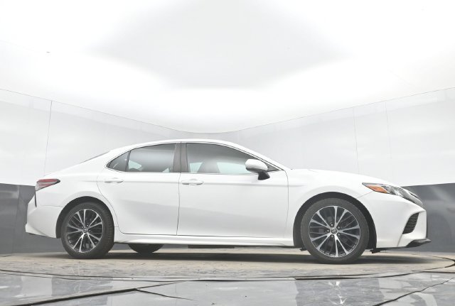 Used 2018 Toyota Camry SE FWD image 34