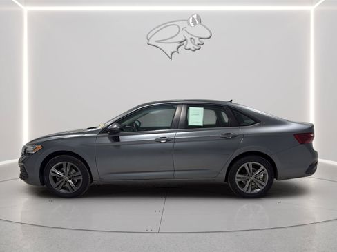 Used 2022 Volkswagen Jetta SE FWD image 3