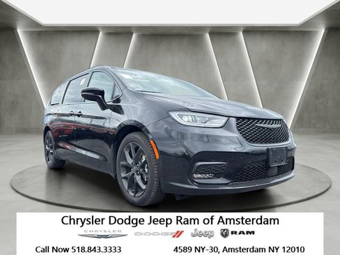 Used 2026 Chrysler Pacifica Limited w/ S Appearance Package FWD image 1
