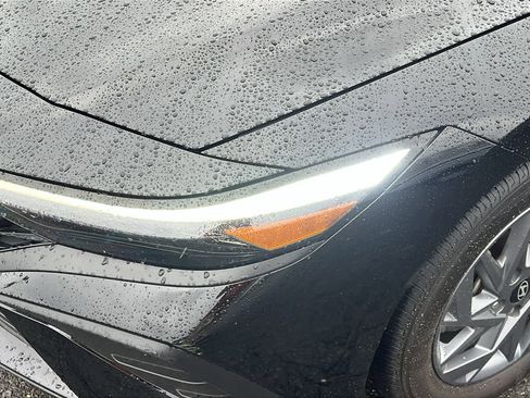 Used 2024 Hyundai Elantra SEL image 7