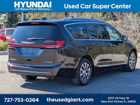 Used 2022 Chrysler Pacifica Pinnacle image 5