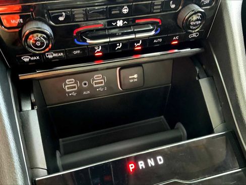 Used 2024 Jeep Grand Cherokee Limited image 33