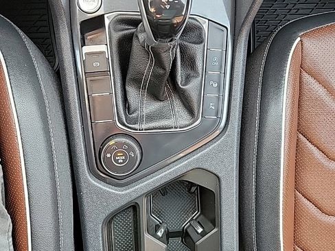 Used 2023 Volkswagen Tiguan SEL R-Line AWD/4WD image 11