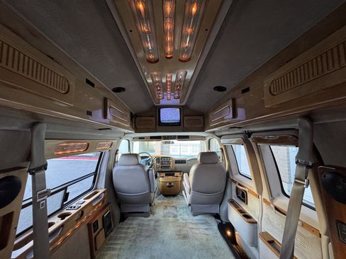 Used 1999 Chevrolet Express 1500 w/ Convenience Pkg image 28