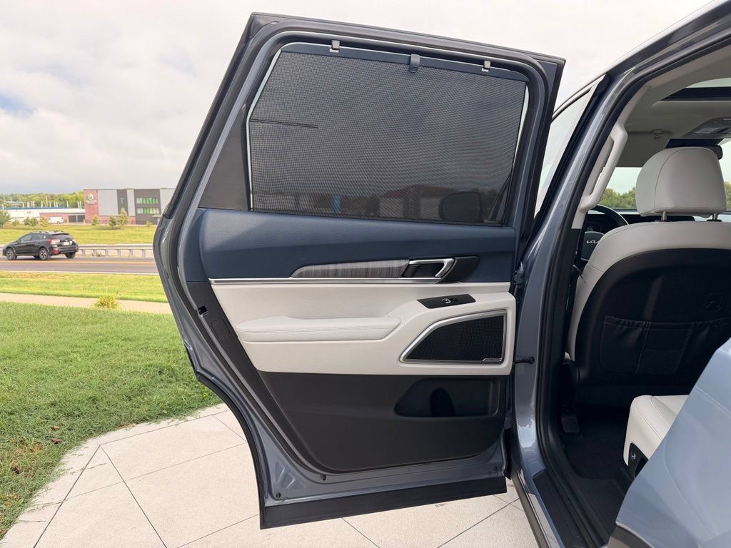 Used 2024 Kia Telluride EX w/ EX Captain's Chair Package FWD image 34