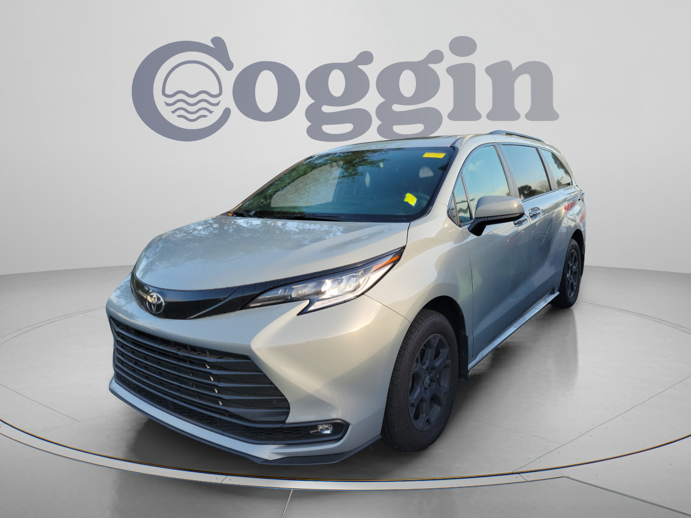 Used 2026 Toyota Sienna XLE Woodland Edition AWD/4WD image 2