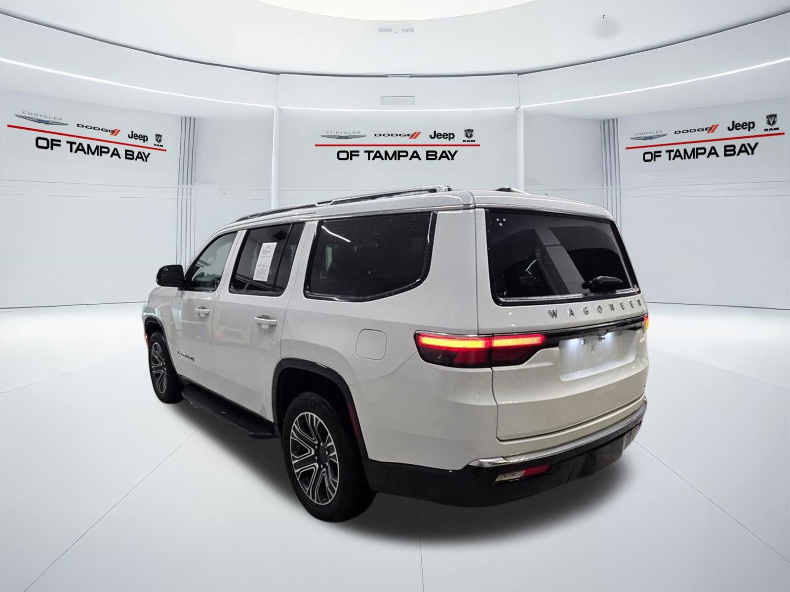 Used 2024 Jeep Wagoneer Series II w/ Flexible Seating Group AWD/4WD image 4
