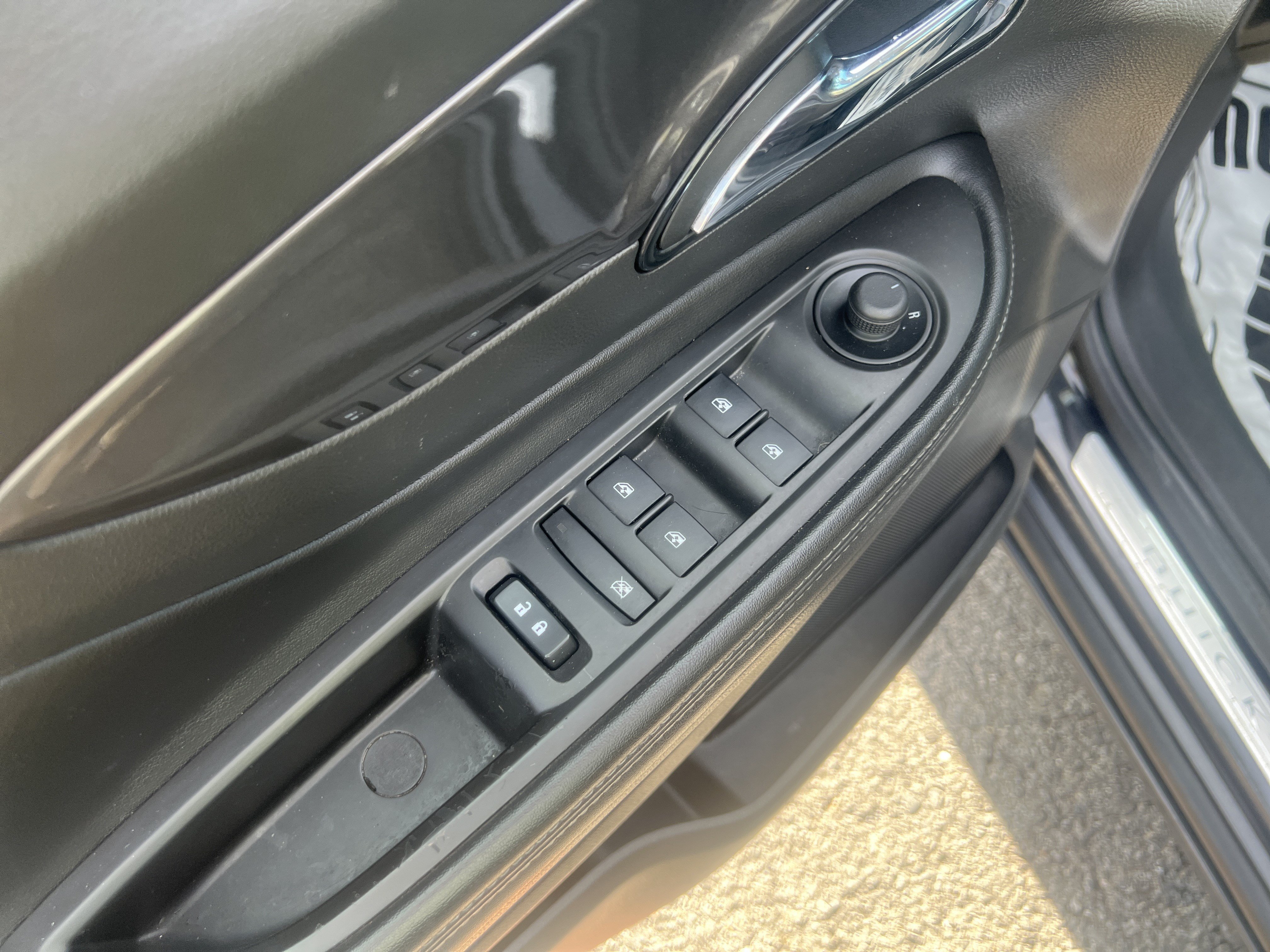 Used 2019 Buick Encore Sport Touring AWD/4WD image 16
