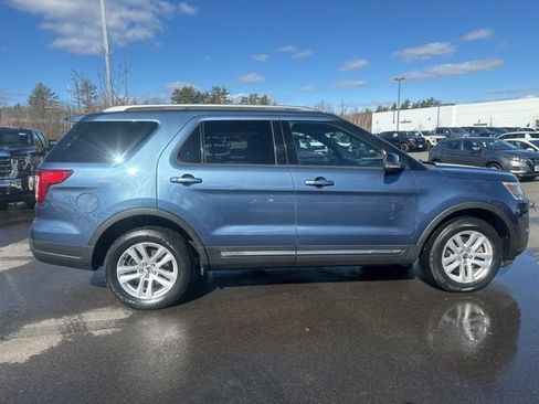 Used 2018 Ford Explorer XLT w/ Equipment Group 202A image 6