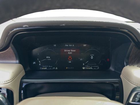 Certified 2023 Lincoln Nautilus Reserve w/ Equipment Group 202A image 14