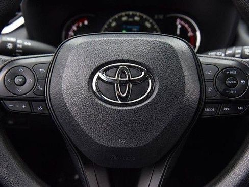 Used 2025 Toyota RAV4 XLE image 18