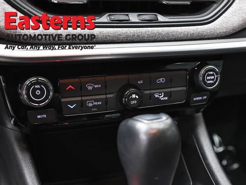 Used 2024 Jeep Compass Latitude AWD/4WD image 19