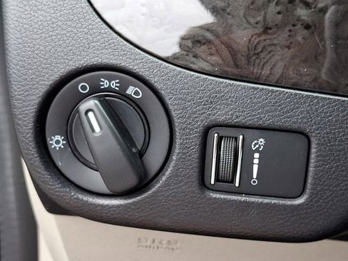 Used 2015 Dodge Grand Caravan SXT w/ UConnect Hands-Free Group FWD image 23