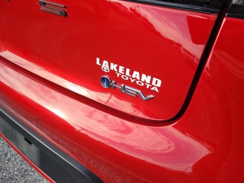 Used 2025 Toyota Prius LE FWD image 10