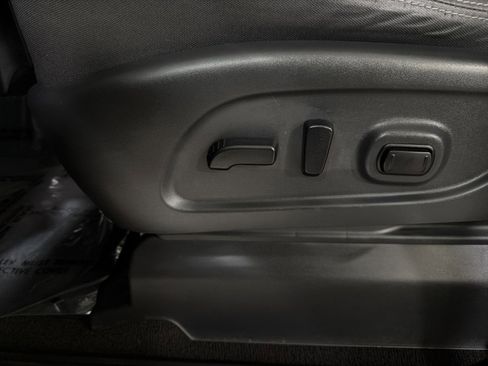 Used 2024 Nissan Titan SV w/ SV Convenience Package AWD/4WD image 30