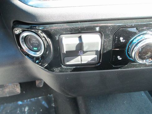 New 2026 GMC Sierra 1500 SLE image 18