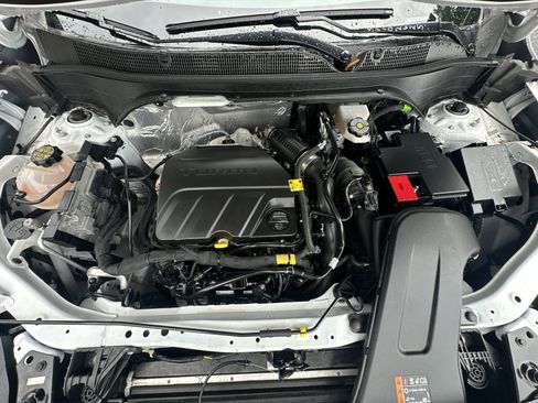 Used 2025 Chevrolet Trax LT w/ LT Convenience Package FWD image 33