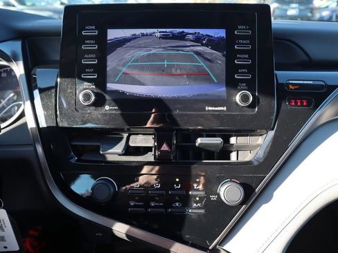 Used 2021 Toyota Camry LE image 18