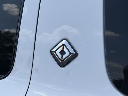 Used 2022 Rivian R1S Launch Edition AWD/4WD image 9