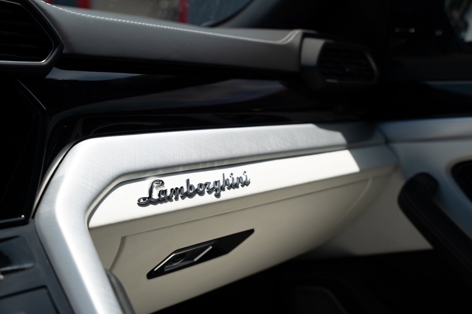 Used 2022 Lamborghini Urus AWD/4WD image 22