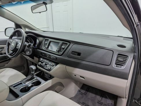 Used 2019 Kia Sedona LX FWD image 22