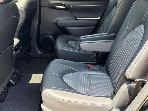 Used 2024 Toyota Highlander XSE FWD image 21