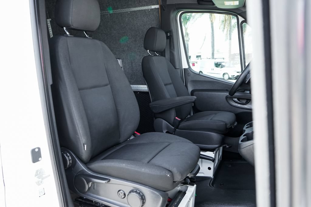 Used 2019 Mercedes-Benz Sprinter 170 Cargo image 33