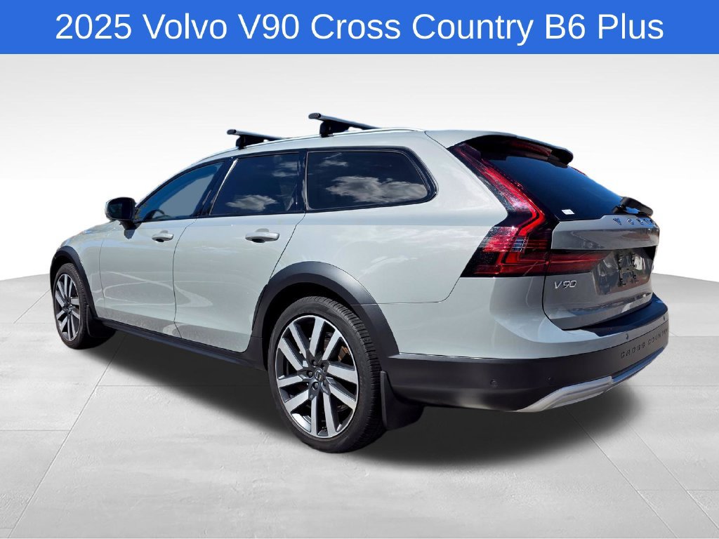 Used 2025 Volvo V90 B6 Cross Country Plus AWD/4WD image 6
