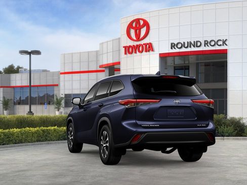 New 2026 Toyota Highlander XLE image 7