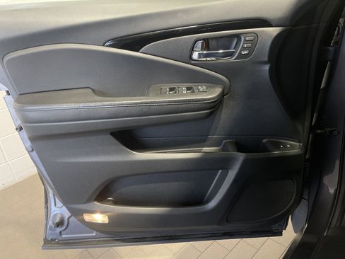 Certified 2017 Honda Pilot Touring image 22