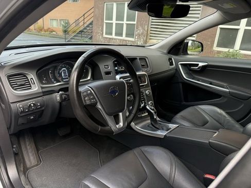 Used 2016 Volvo V60 T5 Cross Country Platinum image 9