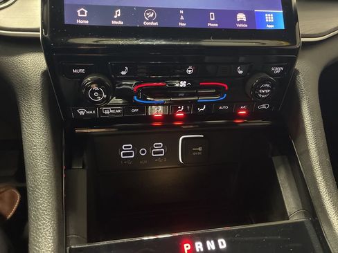 Used 2023 Jeep Grand Cherokee Limited w/ Black Appearance Package image 23