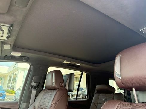 Used 2022 Cadillac Escalade Premium Luxury Platinum AWD/4WD image 22