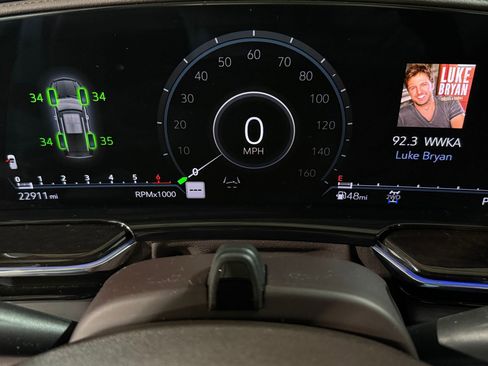 Certified 2023 Cadillac Escalade ESV Sport Platinum image 18