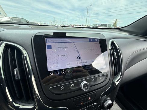 Certified 2022 Chevrolet Equinox RS w/ Infotainment Package FWD image 19