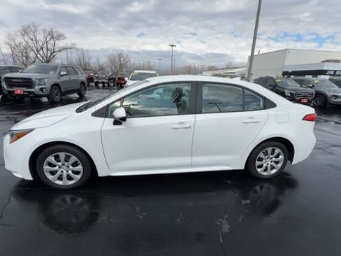 Used 2023 Toyota Corolla LE image 5