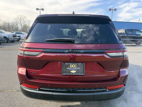 Used 2023 Jeep Grand Cherokee Altitude image 6