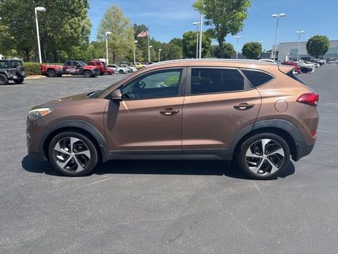 Used 2016 Hyundai Tucson Sport image 2