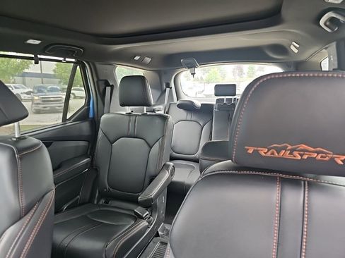 Used 2025 Honda Pilot TrailSport image 9