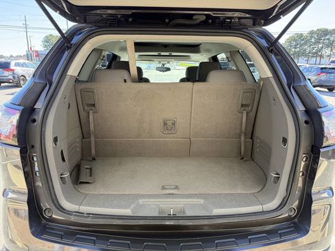 Used 2017 Chevrolet Traverse LT w/ Style and Technology Package image 28