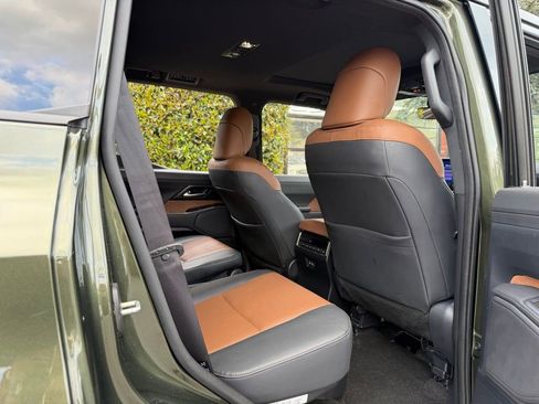 Used 2024 Lexus GX 550 w/ Accessory Package (Z1) image 41