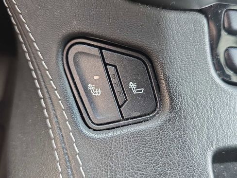 Used 2019 Chevrolet Suburban LT w/ Luxury Package image 47