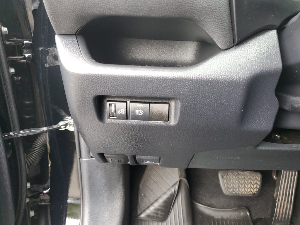 Used 2020 Toyota RAV4 LE FWD image 24