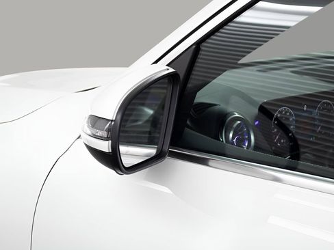 Used 2025 Mercedes-Benz GLB 250 image 11