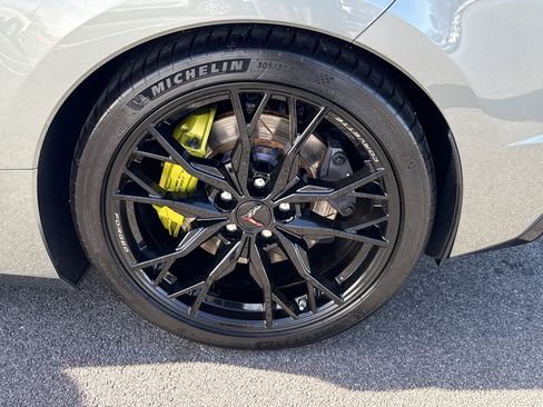 Used 2023 Chevrolet Corvette Stingray Premium Cpe w/ Z51 Performance Package image 19