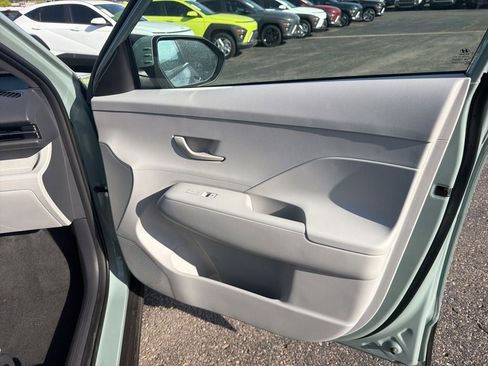 Used 2025 Hyundai Kona SEL FWD image 12